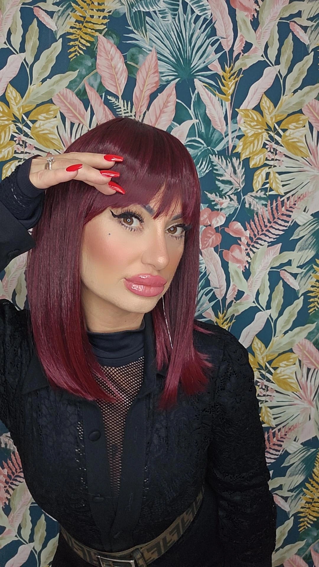 Wig carré lungo con frangia rosso mogano