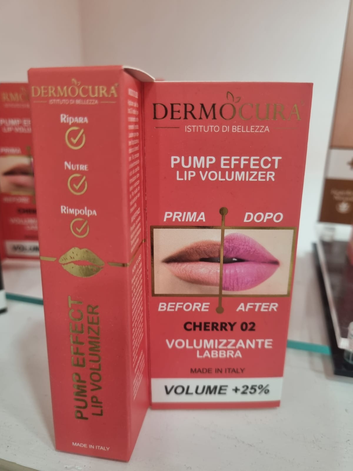 Lip volumizzante veleno d'ape effetto pump color rosso corallo
