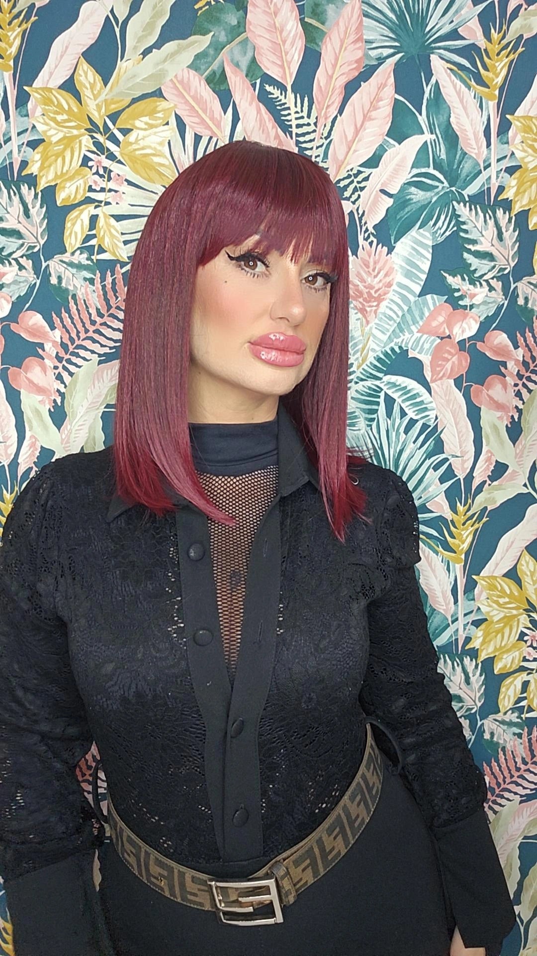 Wig carré lungo con frangia rosso mogano