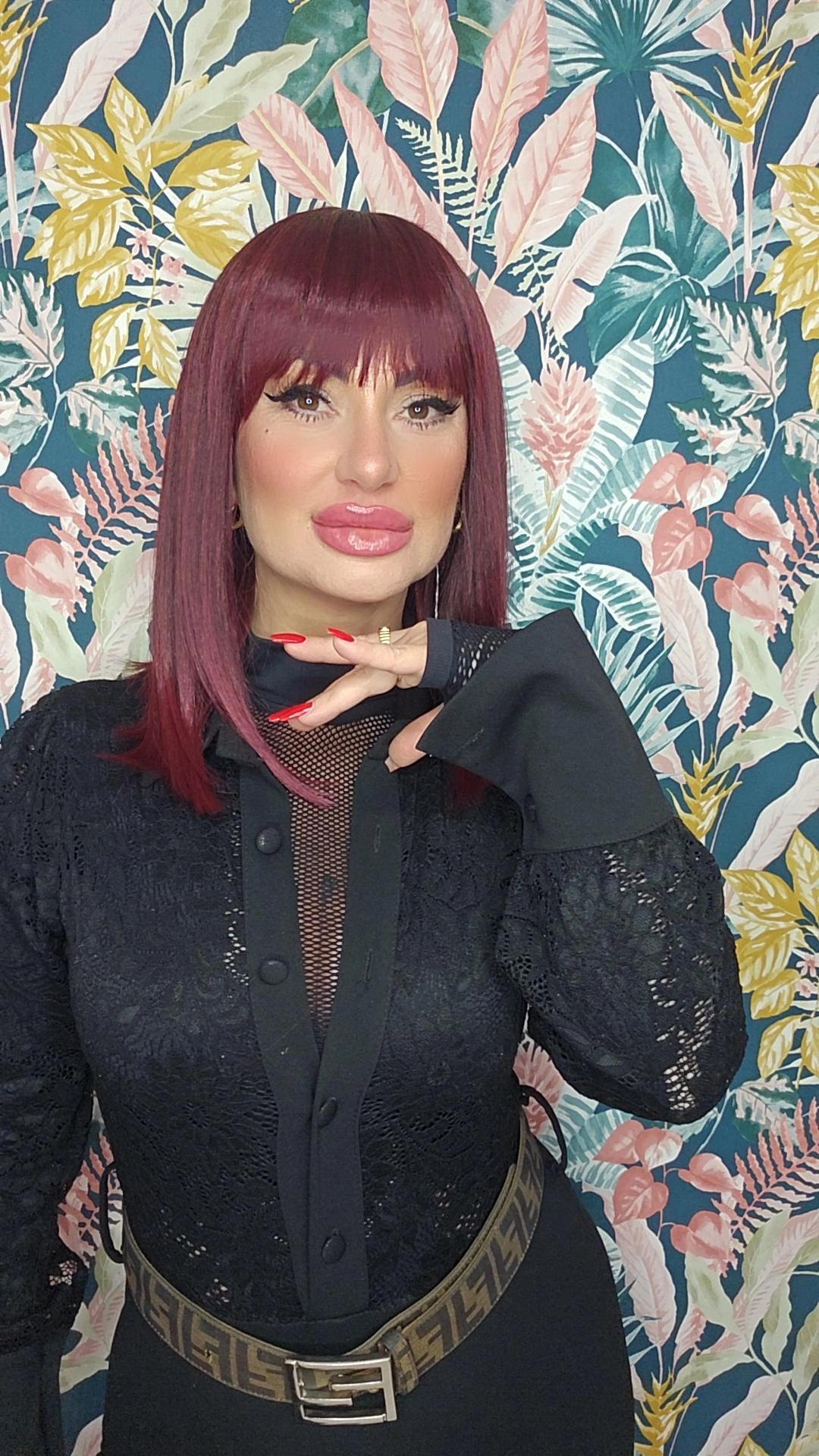 Wig carré lungo con frangia rosso mogano